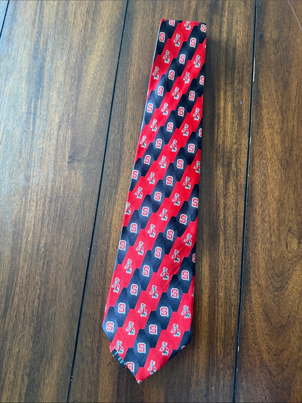 NC State Diagonal Red and Black Patterned Men's Tie rep your school‎ 100% silk